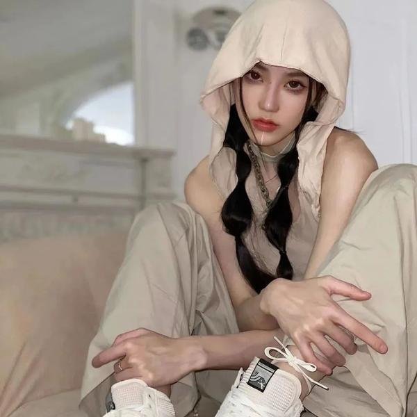 照片的她